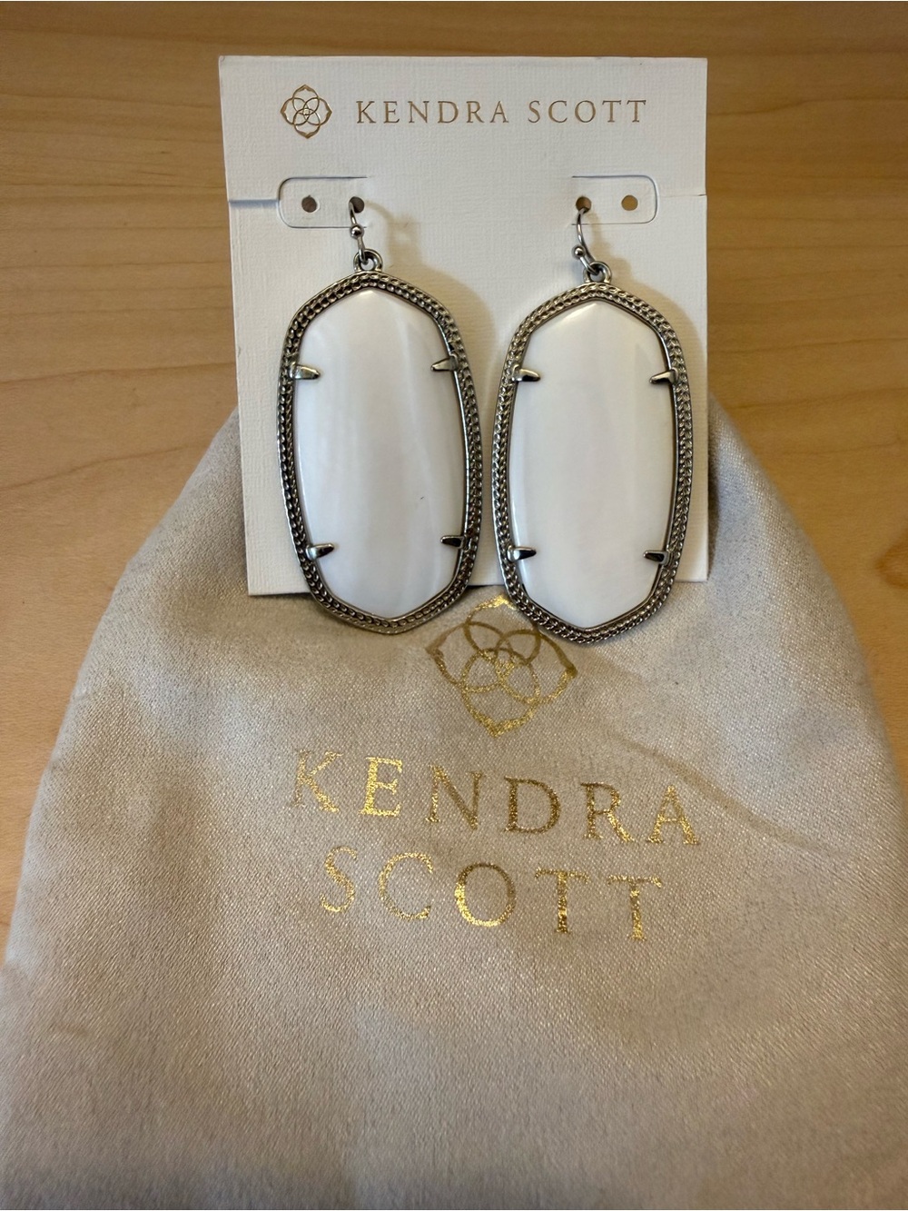 Kendra Scott Danielle drop earrings - Ivory Mother-of-pearl